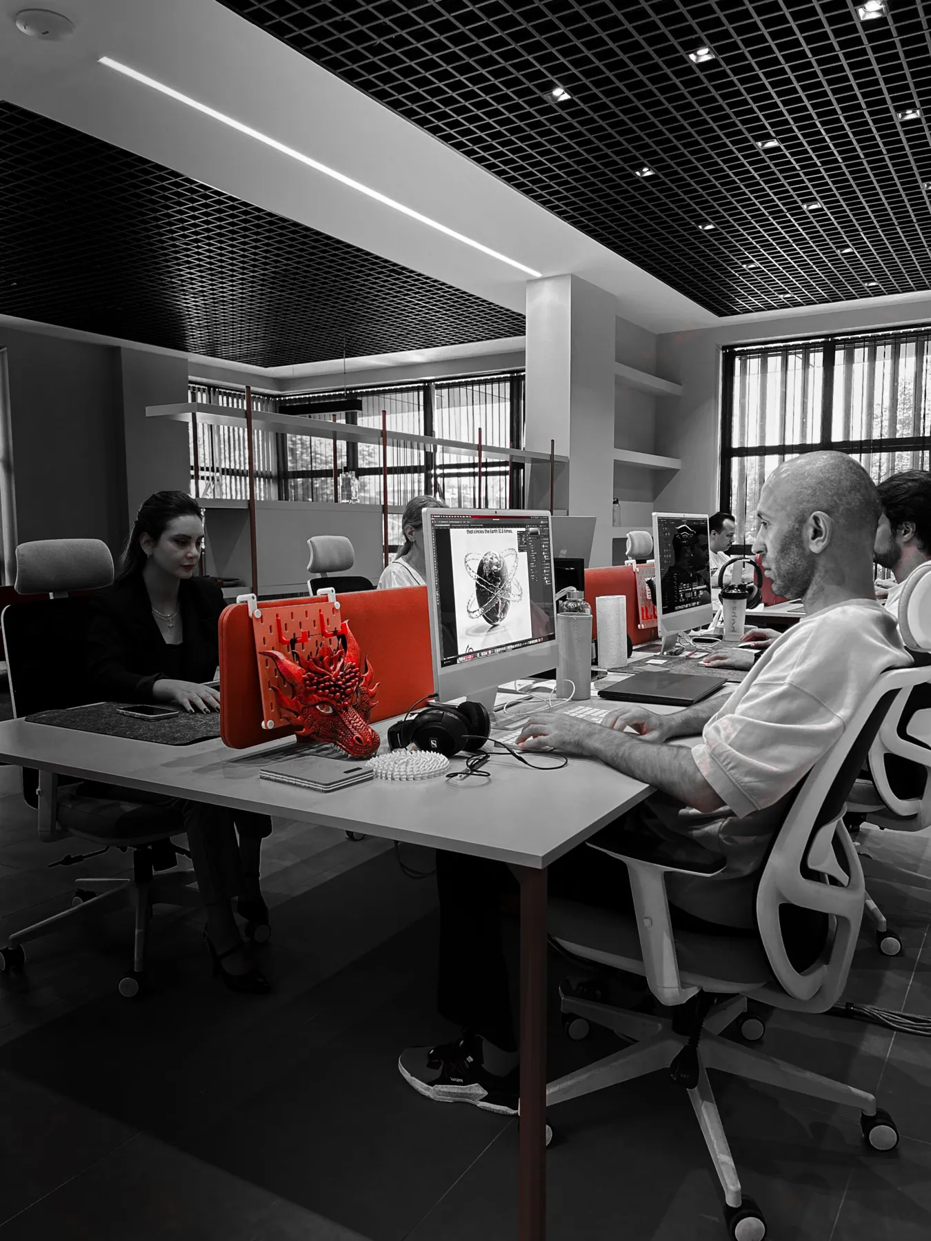 Adshubcreative ekibi çalışırken